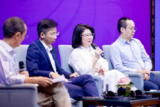 TỔNG GIÁM ĐỐC HANEL, CHỦ TỊCH HNEW TẠI DIỄN ĐÀN DOANH NHÂN NỮ VIỆT NAM 2024 - PHỤ NỮ LÀM CHỦ KỶ NGUYÊN CHUYỂN ĐỔI KÉP